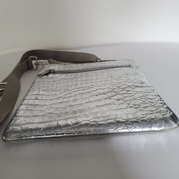 Vintage Shiny Silver Embossed Croc Crossbody Bag Adjustable Band Strap Quality - Picture 7 of 11